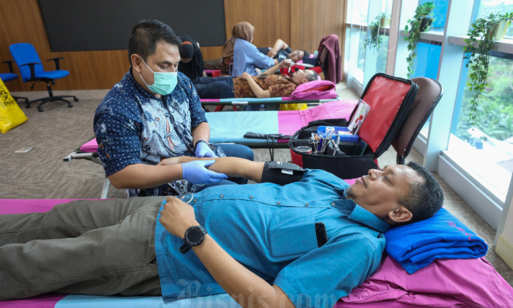 Bisnis Indonesia Bersama PMI Gelar Donor Darah Untuk Karyawan