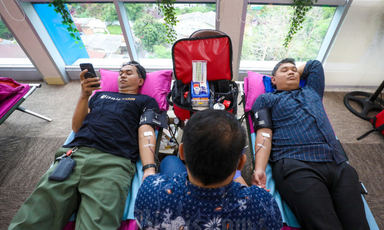 Bisnis Indonesia Bersama PMI Gelar Donor Darah Untuk Karyawan