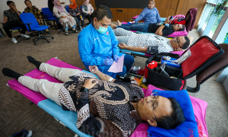 Bisnis Indonesia Bersama PMI Gelar Donor Darah Untuk Karyawan