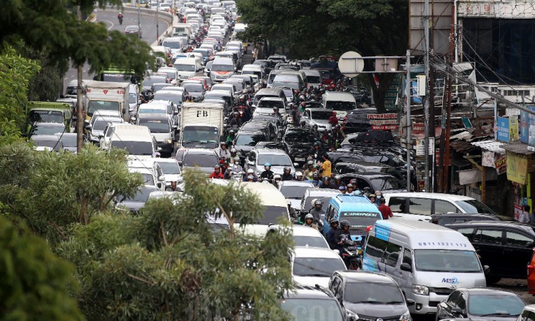 Kepadatan Jalan Menuju Kota Bandung Saat Momen Libur Natal dan Tahun Baru