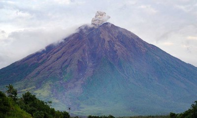 Gunung Semeru Kembali Erupsi Dengan Semburkan Asap Vulkanis