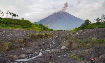 Gunung Semeru Kembali Erupsi Dengan Semburkan Asap Vulkanis