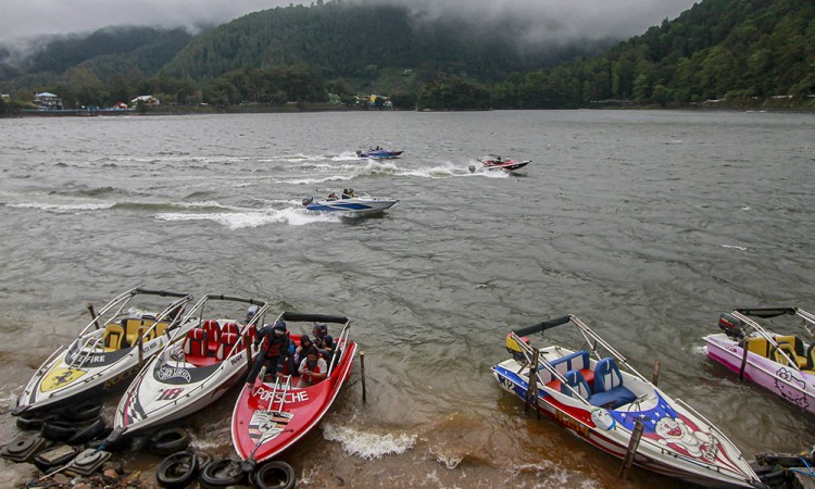 Wisata Telaga Sarangan Pada libur Nataru