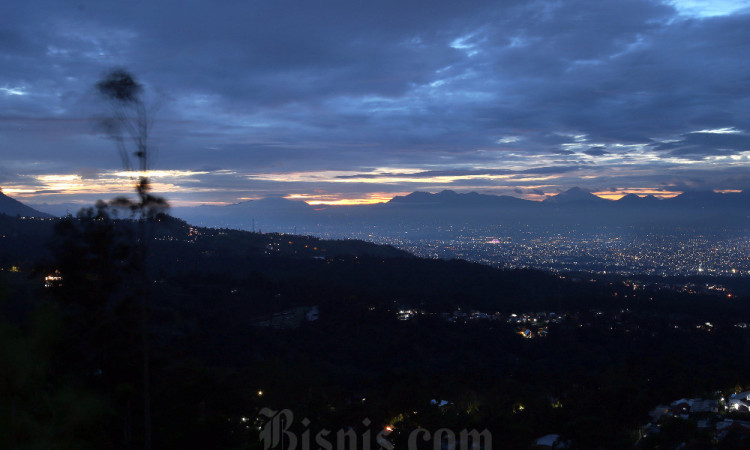 Wisata Menyaksikan Matahari Terbit Pertama Awal Tahun di Puncak Gunung Batu Lembang