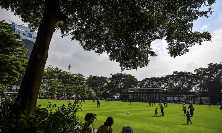 Taman Alun-alun Kota Bandung Kembali Dibuka