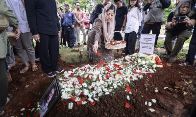 Pemakaman Tokoh Pers Atmakusumah Astraatmadja