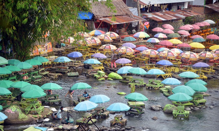 Wisata Air Lubuk Lukum Di Padang