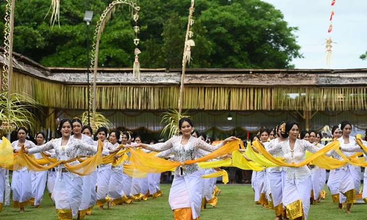 Ritual Pecaruan Nawa Gempang Di Kawasan Wisata