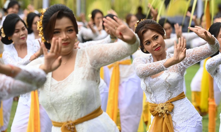 Ritual Pecaruan Nawa Gempang Di Kawasan Wisata