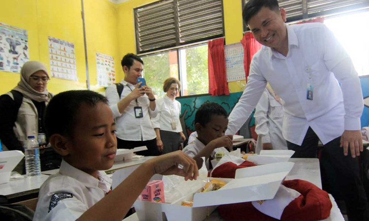 Garuda Indonesia Laksanakan Program Makan Bergizi