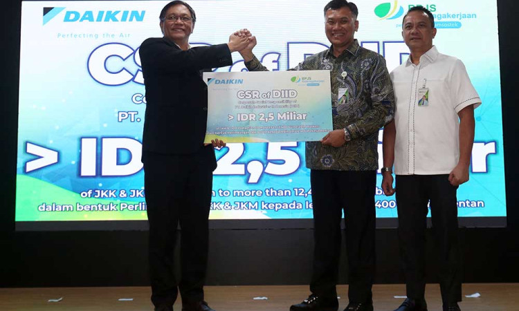 Daikin Serahkan Perlindungan JKK dan JKM Senilai Rp2,5 Miliar Kepada Lebih Dari 12.401 Pekerja Rentan