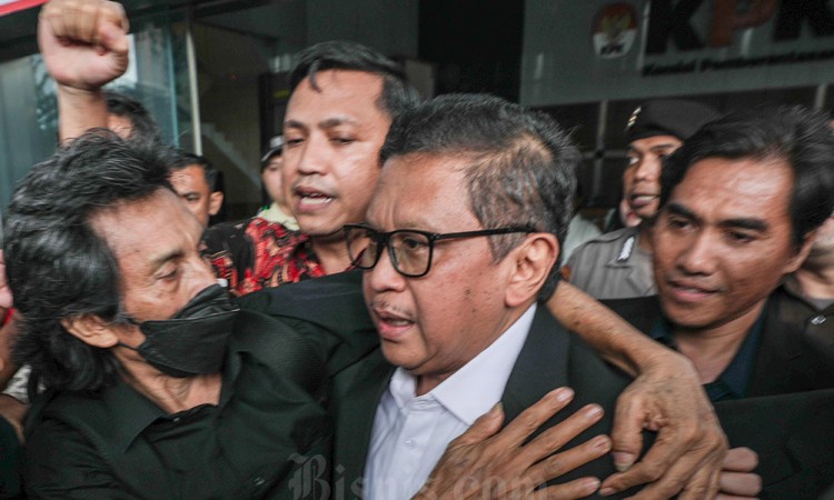 Hasto Disambut Meriah Para Simpatisan Usai Diperiksa KPK