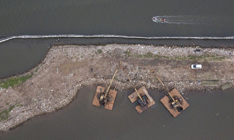 Pemagaran Laut Di Pesisir Kabupaten Bekasi