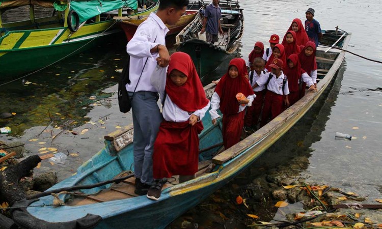 Potret Perjuangan Pelajar di Konawe Selatan Untuk Menuntut Ilmu