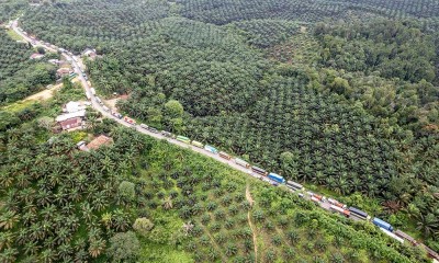 Jalur Lintas Sumatra Macet Total Akibat Banjir Luapan Sungai Pengabuan