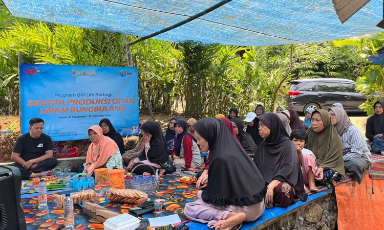Tingkatkan Produktivitas dan Usaha Lokal, BRI Life dan BRI Research Kolaborasi  Bangun Rumah Sentra Produksi Opak