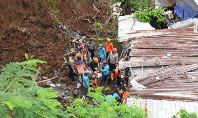 Proses Evakuasi Korban Tanah Longsor di Denpansar