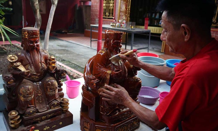 Prosesi Ritual Pencucian Patung Dewa di Vihara Kwan In Thang