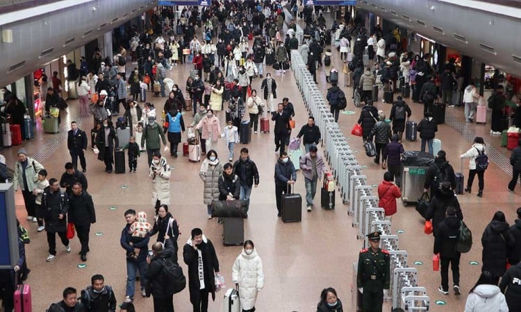 Suasana Puncak Arus Mudik Liburan Imlek di China