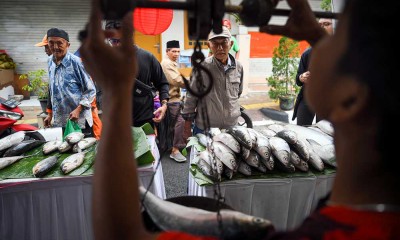 Warga Padati Festival Bandeng Rawa Belong di Jakarta