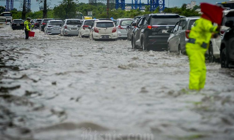 Jalan Tol Sedyatmo Banjir, Akses Ke Bandara Soetta Terganggu