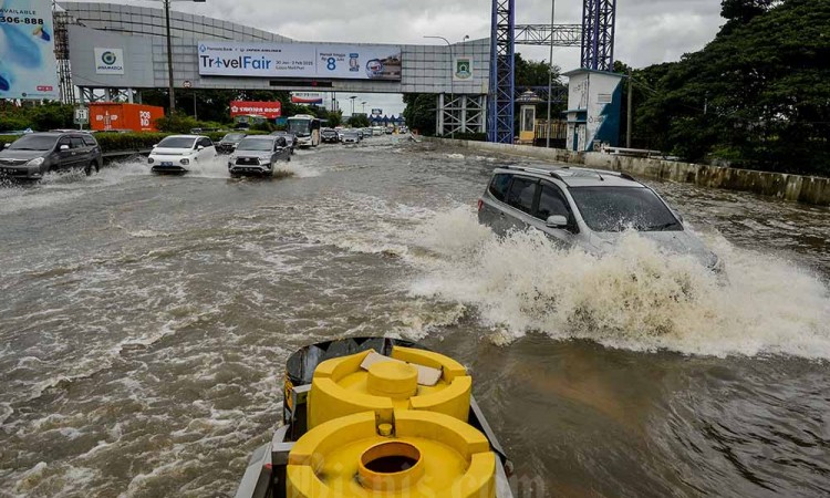 Jalan Tol Sedyatmo Banjir, Akses Ke Bandara Soetta Terganggu