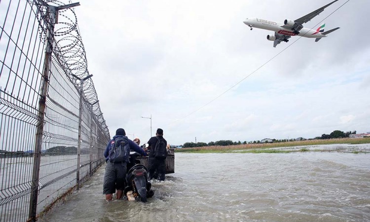 Banjir Rendam Kawasan Bandara Internasional Soekarno-Hatta