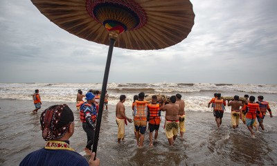 Prosesi Adat Labuhan Pantai Parangkusumo