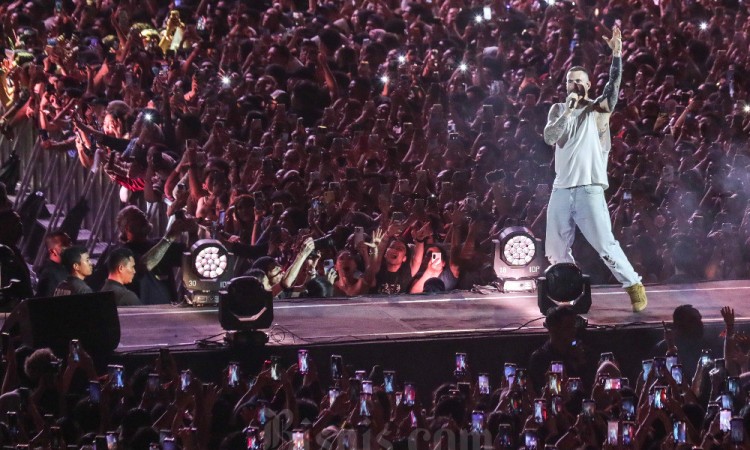 Kemeriahan Koser Maroon 5 di Jakarta International Stadium (JIS)