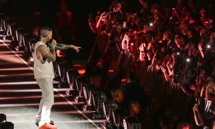 Kemeriahan Koser Maroon 5 di Jakarta International Stadium (JIS)