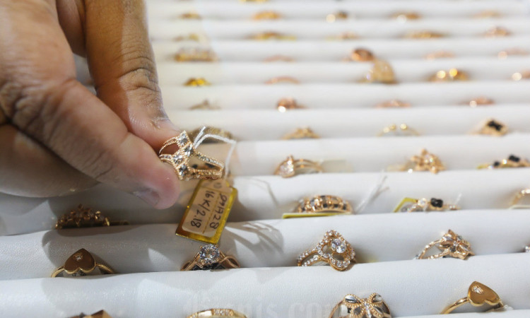 Harga Emas Spot Capai Rekor Tertinggi