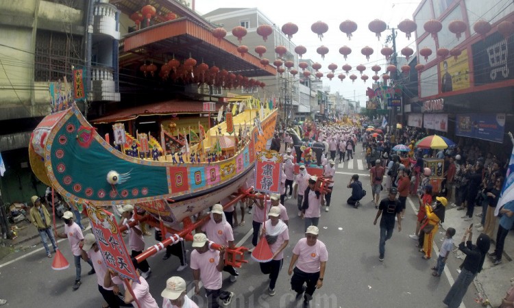 Suasana Kemeriahan Perayaan Cap Go Meh Imlek 2576 di Makassar