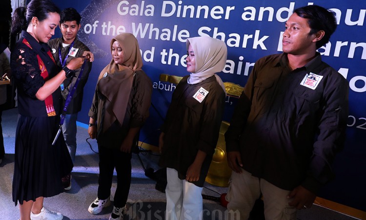 Pusat Edukasi Hiu Paus Resmi Dibuka di Teluk Saleh