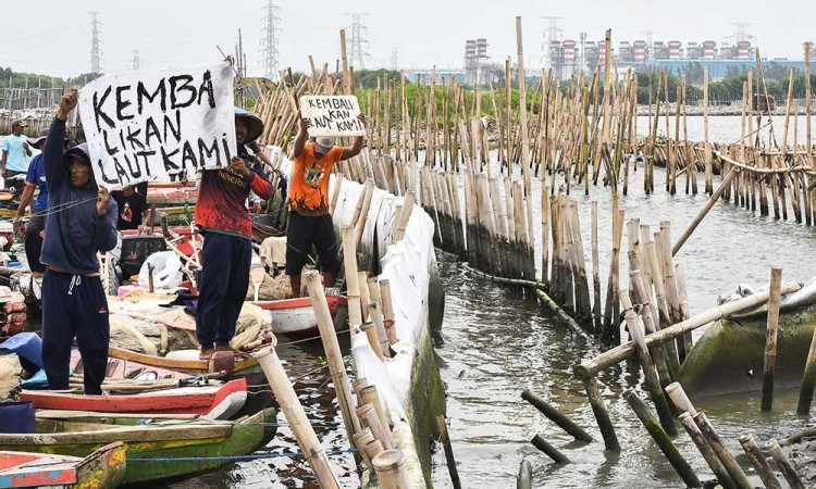 Nelayan di Pesisir Bekasi Gelar Aksi Menuntut Pembongkaran Pagar Laut