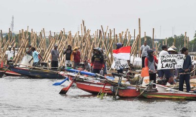 Nelayan di Pesisir Bekasi Gelar Aksi Menuntut Pembongkaran Pagar Laut