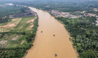 Aktivitas Penambangan Pasir di Sungai Batanghari Jambi