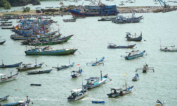 Nelayan di Jawa Timur Memilih Tidak Melaut Akibat Cuaca Buruk