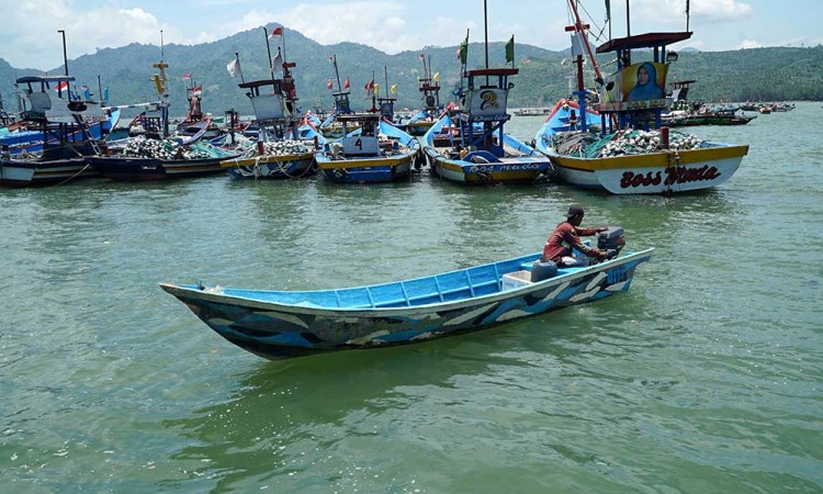 Nelayan di Jawa Timur Memilih Tidak Melaut Akibat Cuaca Buruk