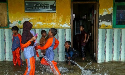 Sekolah Dasar di Banten Terendam Banjir Akibat Luapan Sungai Irigasi