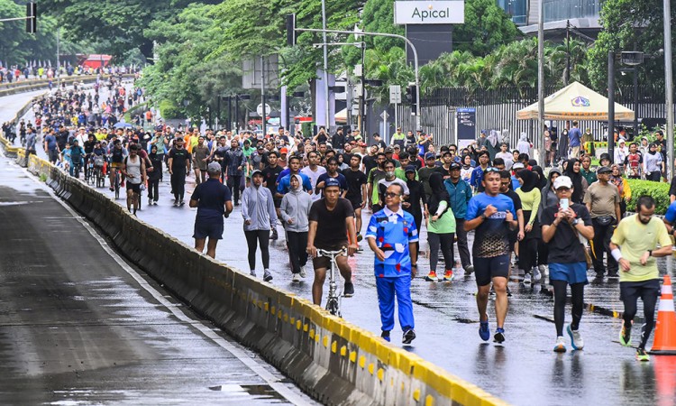 Berolahraga Saat Hujan Di HBKB Jakarta