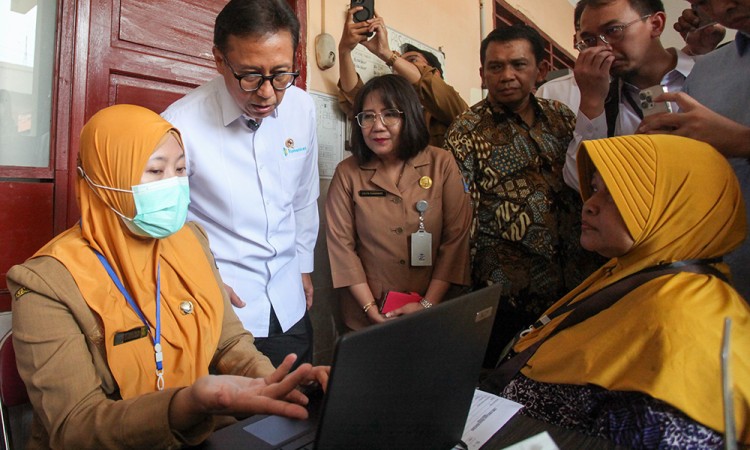 Menteri Kesehatan Tinjau Pemeriksaan Kesehatan Gratis