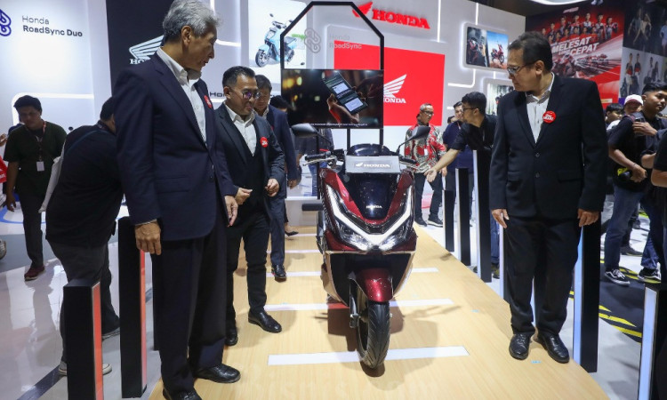 AHM Tampilkan Motor Listrik dan Motor Konsep di IIMS 2025