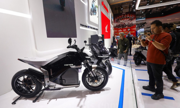 AHM Tampilkan Motor Listrik dan Motor Konsep di IIMS 2025