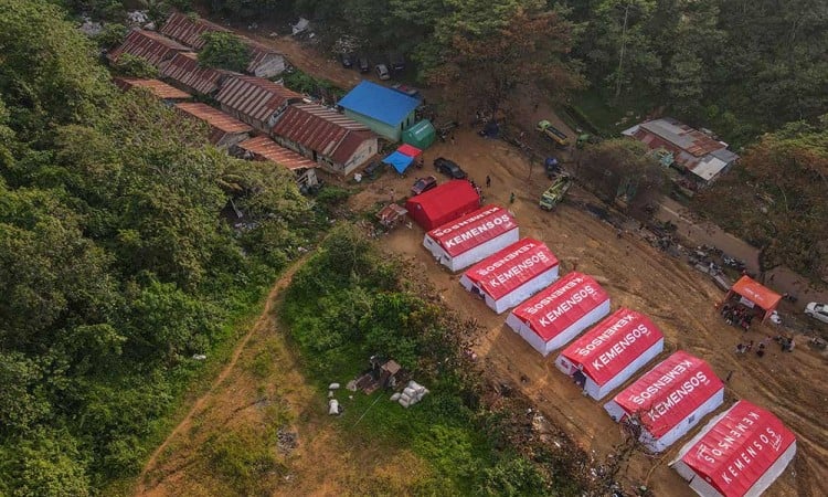 Sebanyak 148 Korban Kebakaran di Kawasan Pemukiman Pemulung Mengungsi ke Tenda Darurat