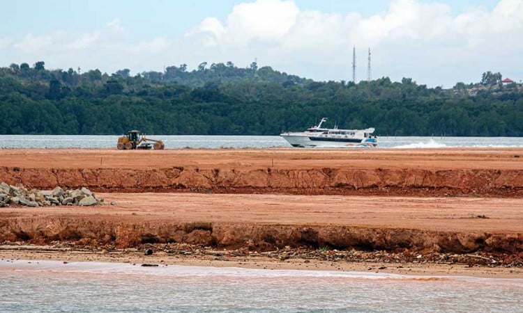 Penimbunan Laut Untuk Reklamasi Kawasan Batam Menganggu Arus Pelayaran