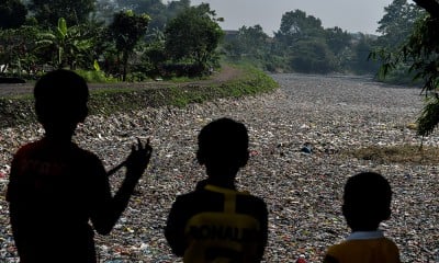 Sampah di Sungai Citarum Lama