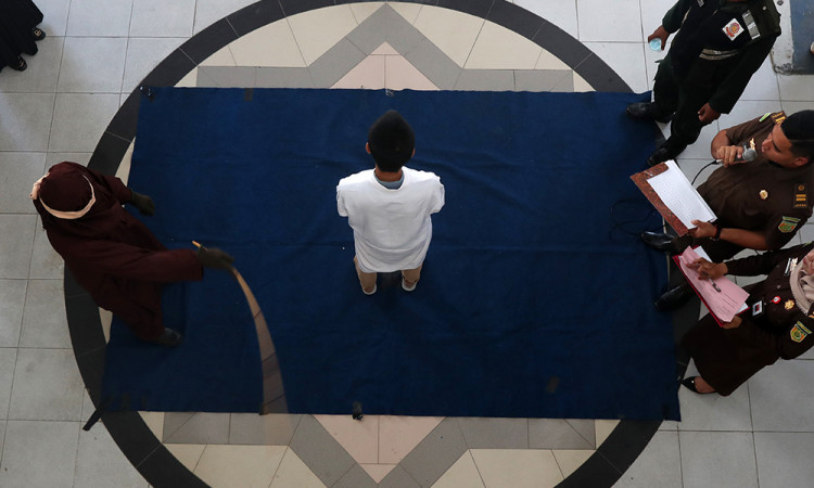 Eksekusi Cambuk Pelanggar Hukum Syariat Islam