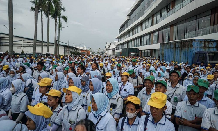 Sritex Stop Beroperasi Mulai 1 Maret 2025