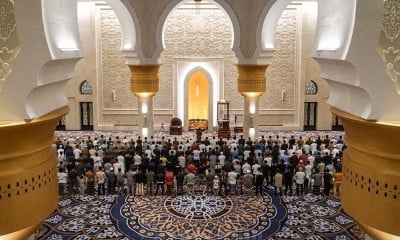 Umat Islam Laksanakan Salat Tarawih Pertama Ramadan 1446 Hijriyah