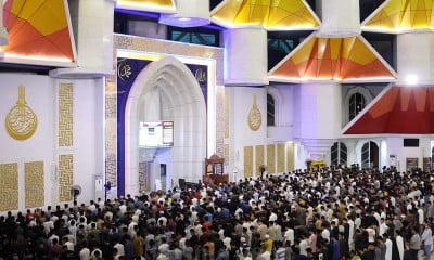 Umat Islam Laksanakan Salat Tarawih Pertama Ramadan 1446 Hijriyah